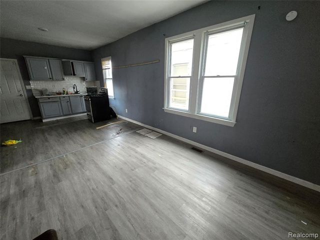 8976 Mcclellan Street, Detroit, MI 48213