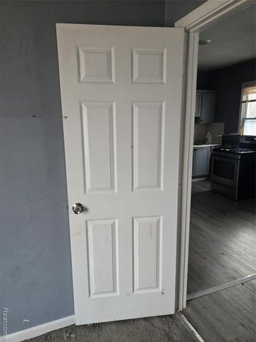 8976 Mcclellan Street, Detroit, MI 48213