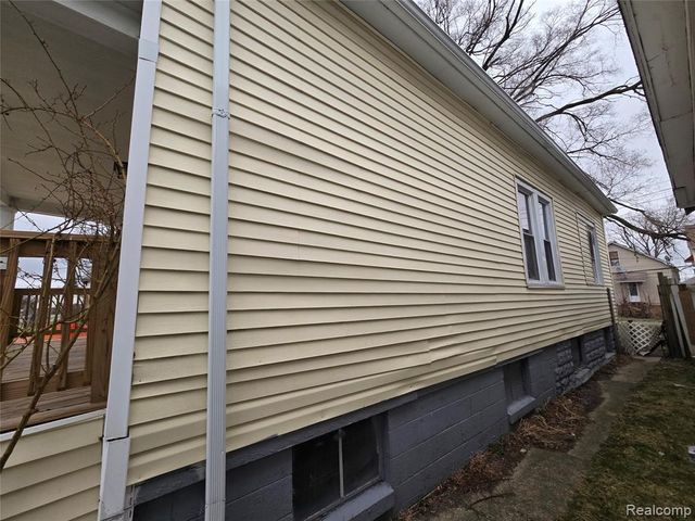 8976 Mcclellan Street, Detroit, MI 48213