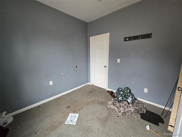 8976 Mcclellan Street, Detroit, MI 48213