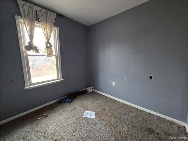 8976 Mcclellan Street, Detroit, MI 48213