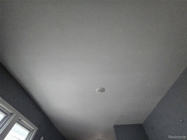 8976 Mcclellan Street, Detroit, MI 48213