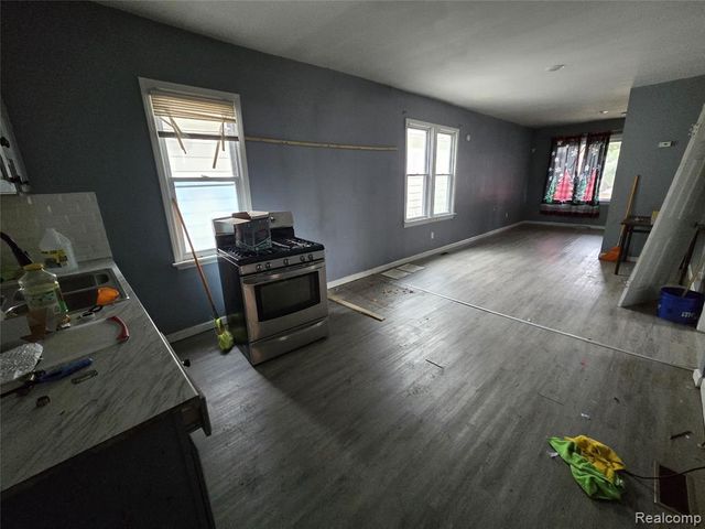 8976 Mcclellan Street, Detroit, MI 48213