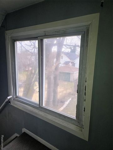 8976 Mcclellan Street, Detroit, MI 48213