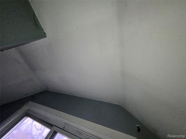 8976 Mcclellan Street, Detroit, MI 48213