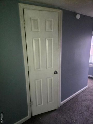 8976 Mcclellan Street, Detroit, MI 48213