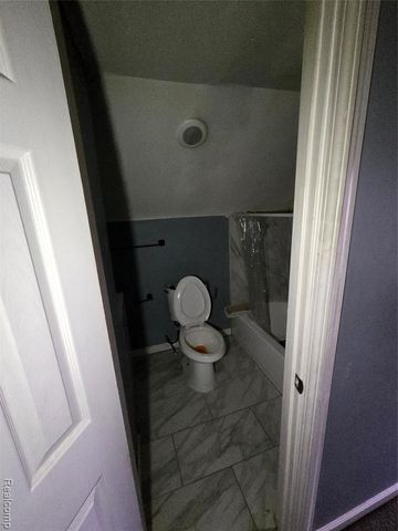 8976 Mcclellan Street, Detroit, MI 48213
