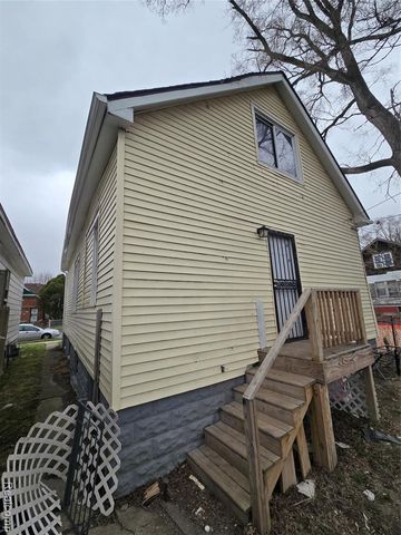 8976 Mcclellan Street, Detroit, MI 48213