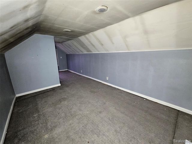 8976 Mcclellan Street, Detroit, MI 48213