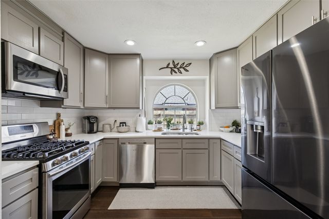 705 Timbercreek Drive, Hurst, TX 76053