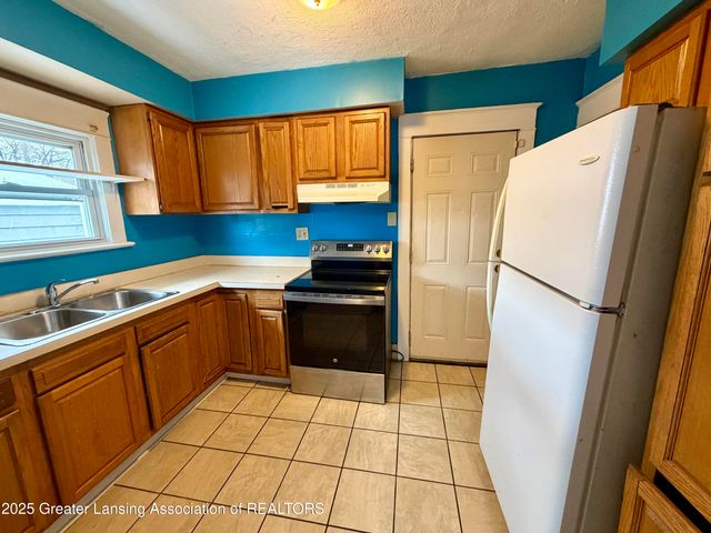 1335 N Martin Luther King Junior Boulevard, Lansing, MI 48915