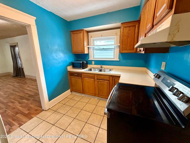 1335 N Martin Luther King Junior Boulevard, Lansing, MI 48915