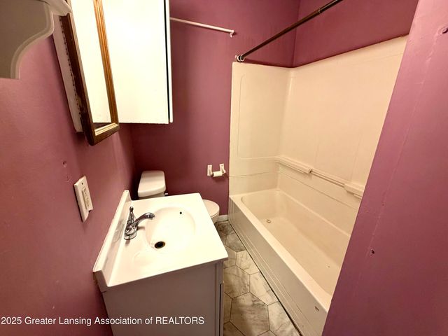 1335 N Martin Luther King Junior Boulevard, Lansing, MI 48915