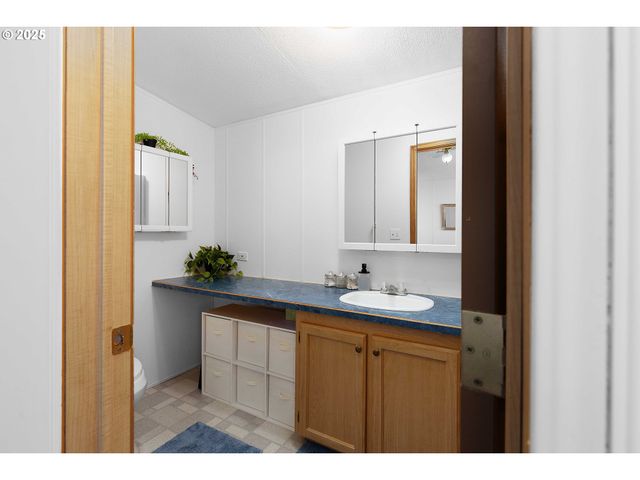 1200 E CENTRAL Ave 139, Sutherlin, OR 97479