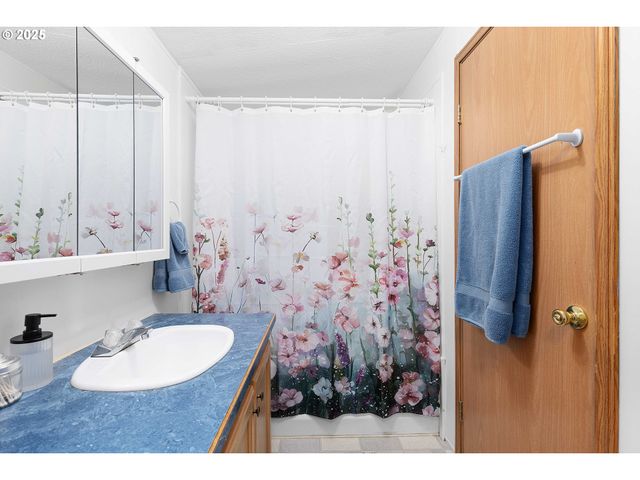 1200 E CENTRAL Ave 139, Sutherlin, OR 97479