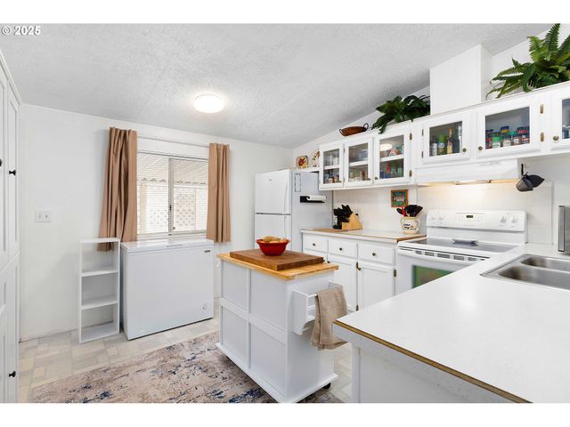 1200 E CENTRAL Ave 139, Sutherlin, OR 97479