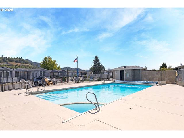 1200 E CENTRAL Ave 139, Sutherlin, OR 97479