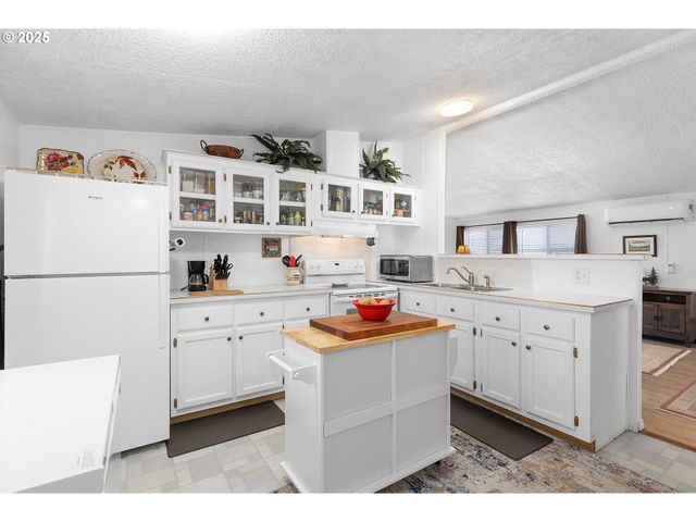 1200 E CENTRAL Ave 139, Sutherlin, OR 97479