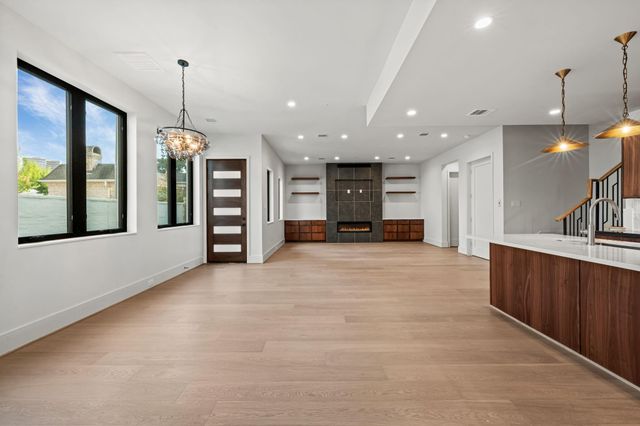 5409 Chevy Chase D, Houston, TX 77056