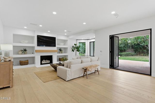 550 Unique Lane, Simi Valley, CA 93065