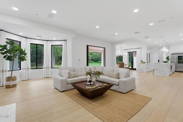 550 Unique Lane, Simi Valley, CA 93065