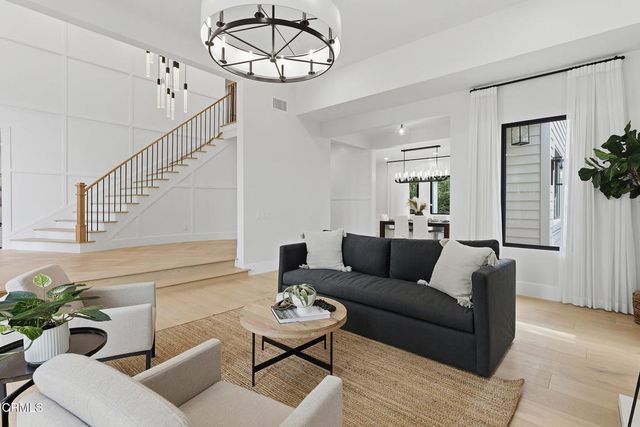 550 Unique Lane, Simi Valley, CA 93065