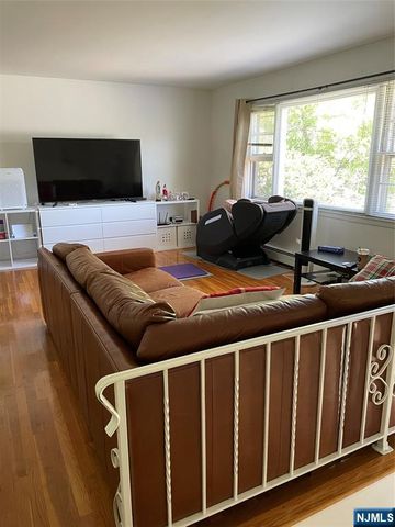 636 Kingsbridge Lane, Ridgewood, NJ 07450
