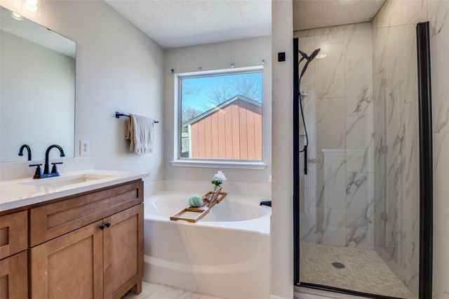 1808 Wolf Creek Drive, Arlington, TX 76018