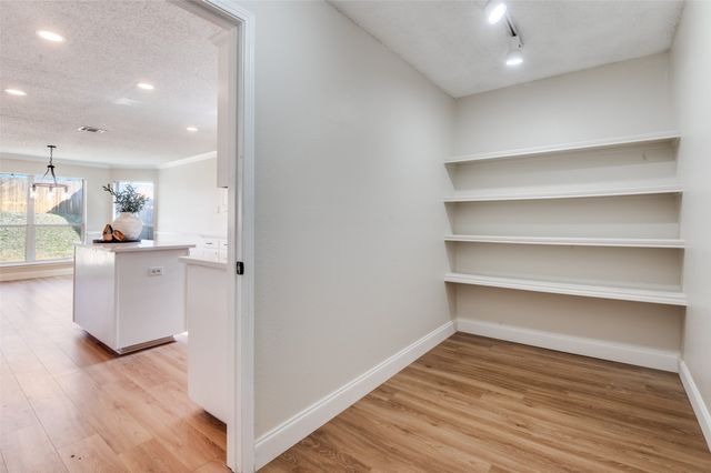 1808 Wolf Creek Drive, Arlington, TX 76018