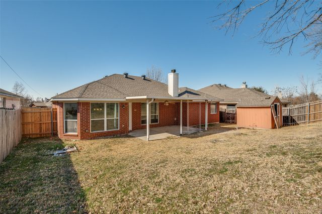 1808 Wolf Creek Drive, Arlington, TX 76018