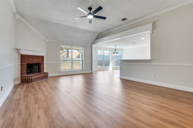 1808 Wolf Creek Drive, Arlington, TX 76018