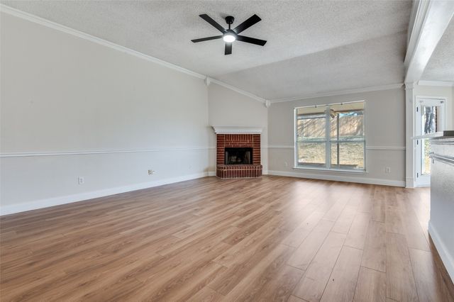 1808 Wolf Creek Drive, Arlington, TX 76018