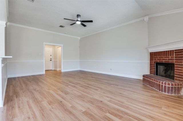 1808 Wolf Creek Drive, Arlington, TX 76018