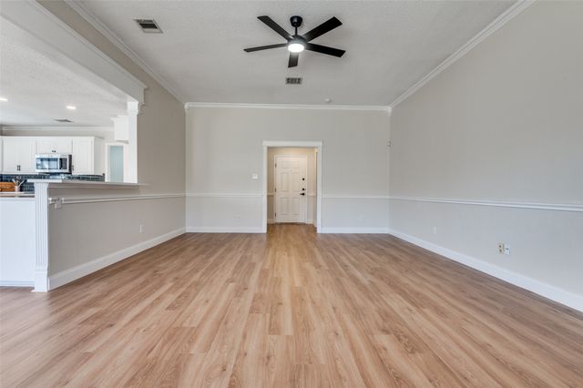 1808 Wolf Creek Drive, Arlington, TX 76018