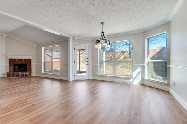 1808 Wolf Creek Drive, Arlington, TX 76018