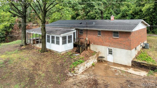 2704 Harres Lane, Columbia, IL 62236
