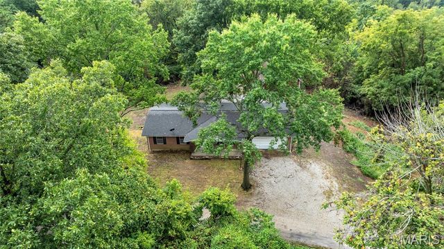2704 Harres Lane, Columbia, IL 62236
