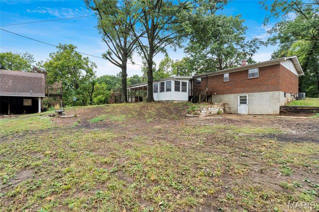 2704 Harres Lane, Columbia, IL 62236