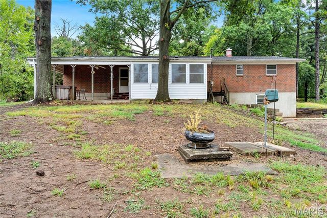 2704 Harres Lane, Columbia, IL 62236