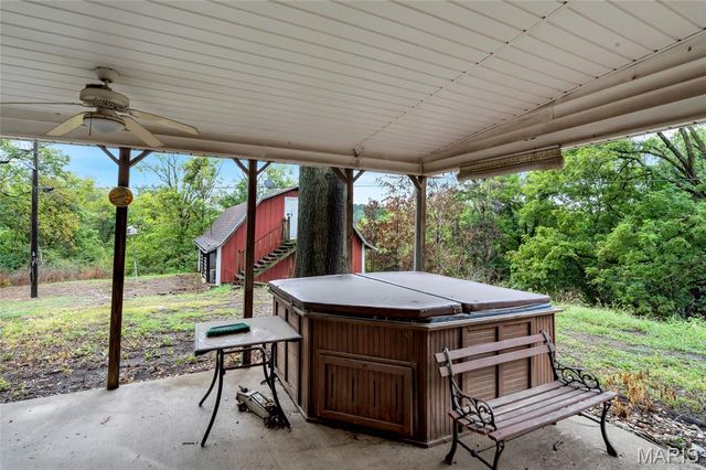 2704 Harres Lane, Columbia, IL 62236