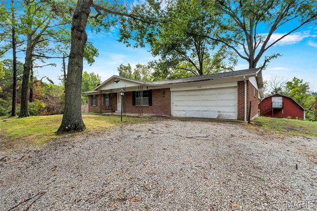 2704 Harres Lane, Columbia, IL 62236
