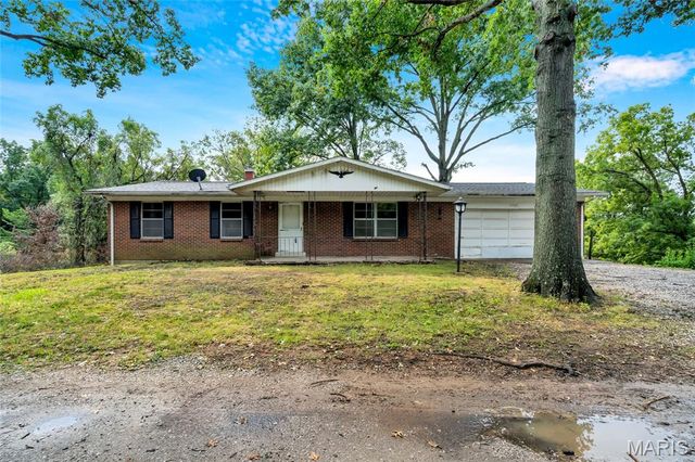 2704 Harres Lane, Columbia, IL 62236