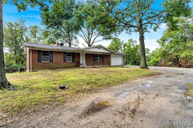 2704 Harres Lane, Columbia, IL 62236