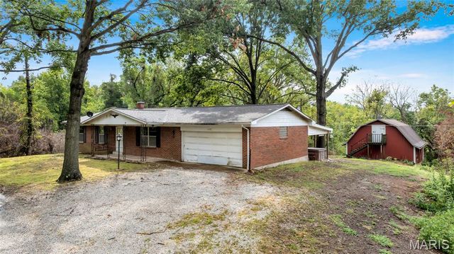 2704 Harres Lane, Columbia, IL 62236