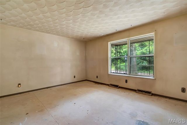 2704 Harres Lane, Columbia, IL 62236