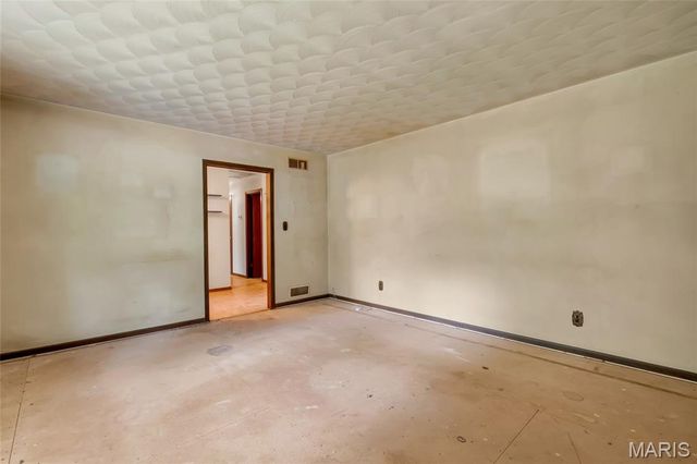 2704 Harres Lane, Columbia, IL 62236