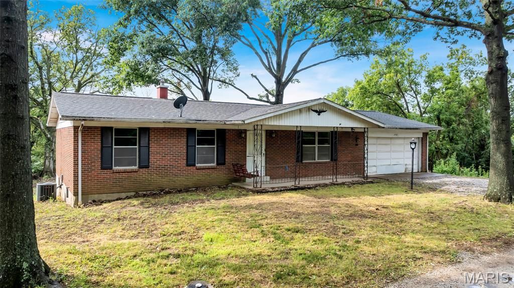 2704 Harres Lane, Columbia, IL 62236
