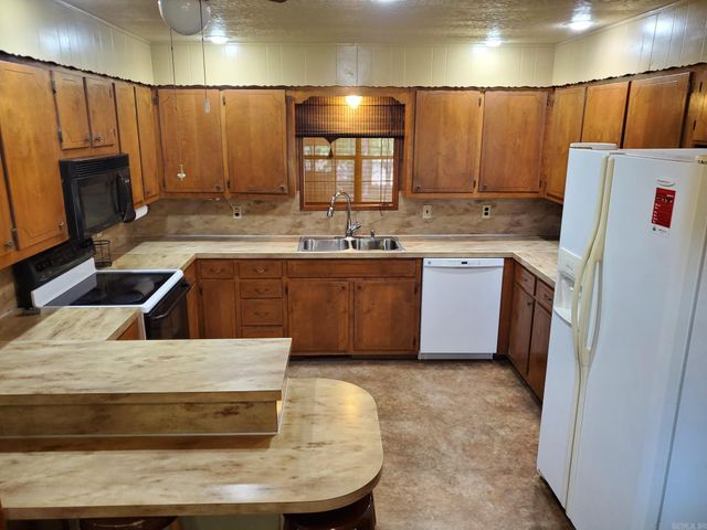 901 Hastey Avenue, Mena, AR 71953