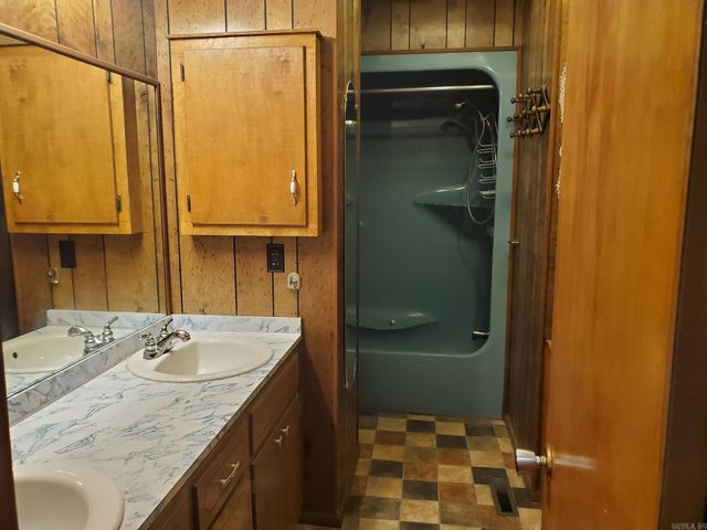 901 Hastey Avenue, Mena, AR 71953