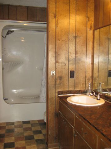 901 Hastey Avenue, Mena, AR 71953